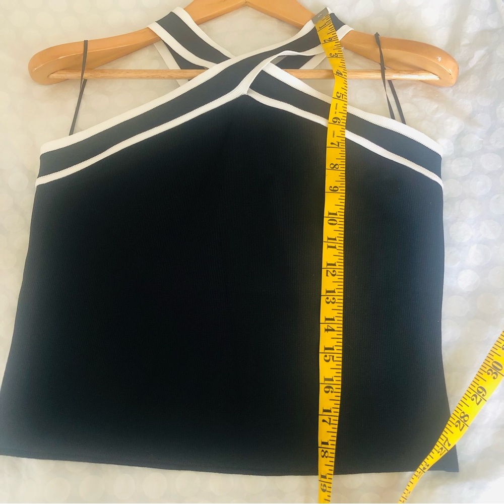 Sincerely Jules Black & White Crisscross Fitted Top - Picture 6 of 9